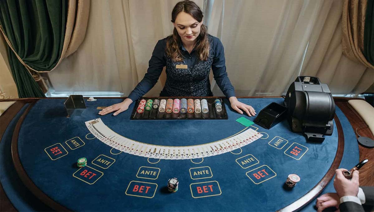 How casino makes money