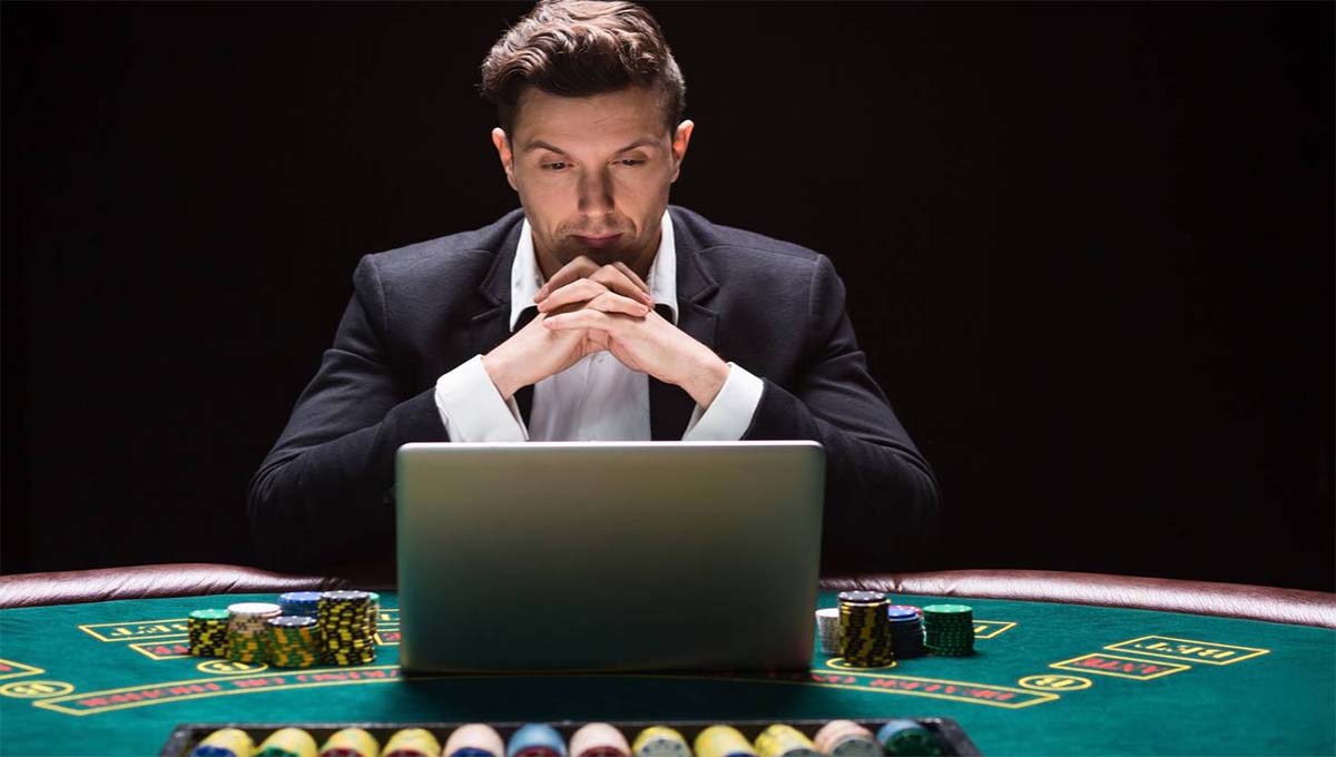 Who is eligible to gamble at online casino in Singapore